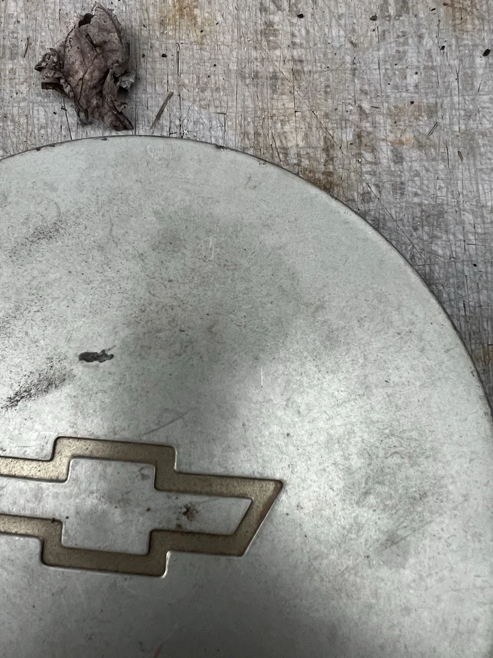 POOR 95 96 97 98 99 00 01 02 CHEVY S10 BLAZER 4X4 center cap 15982653 oem used - Imagem 4 de 4