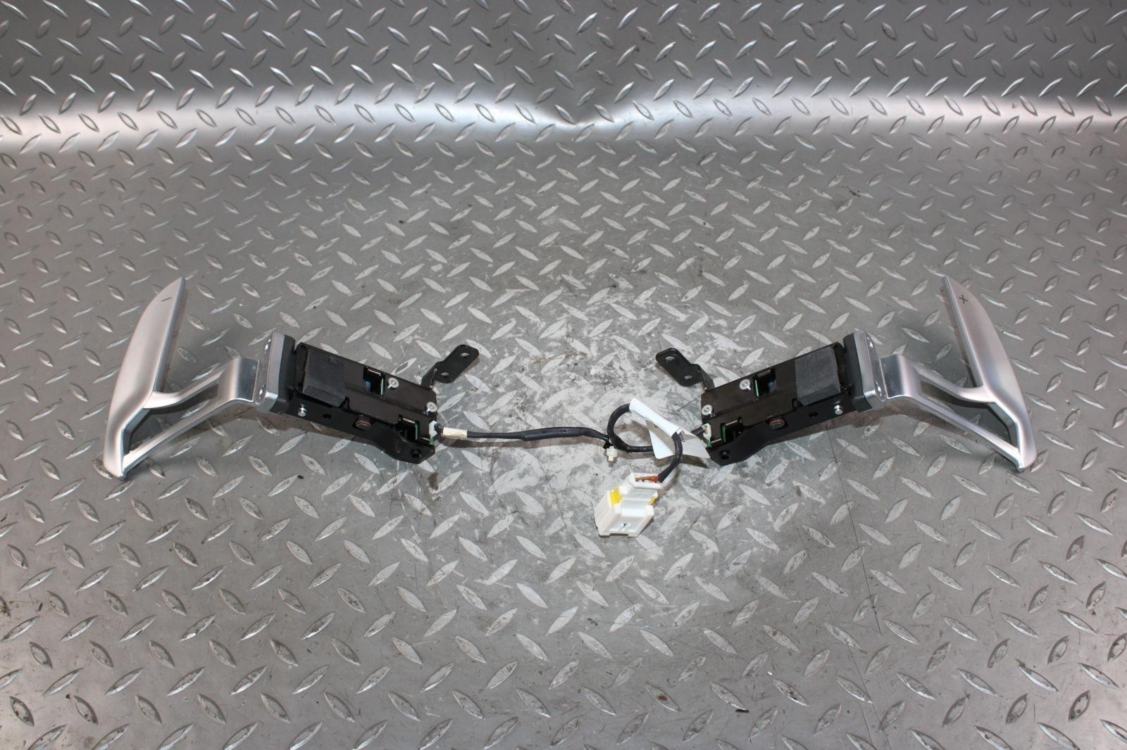 14-17 Ghibli Silver Column Steering Wheel Paddle Shifter OEM Factory Unit OE WTY