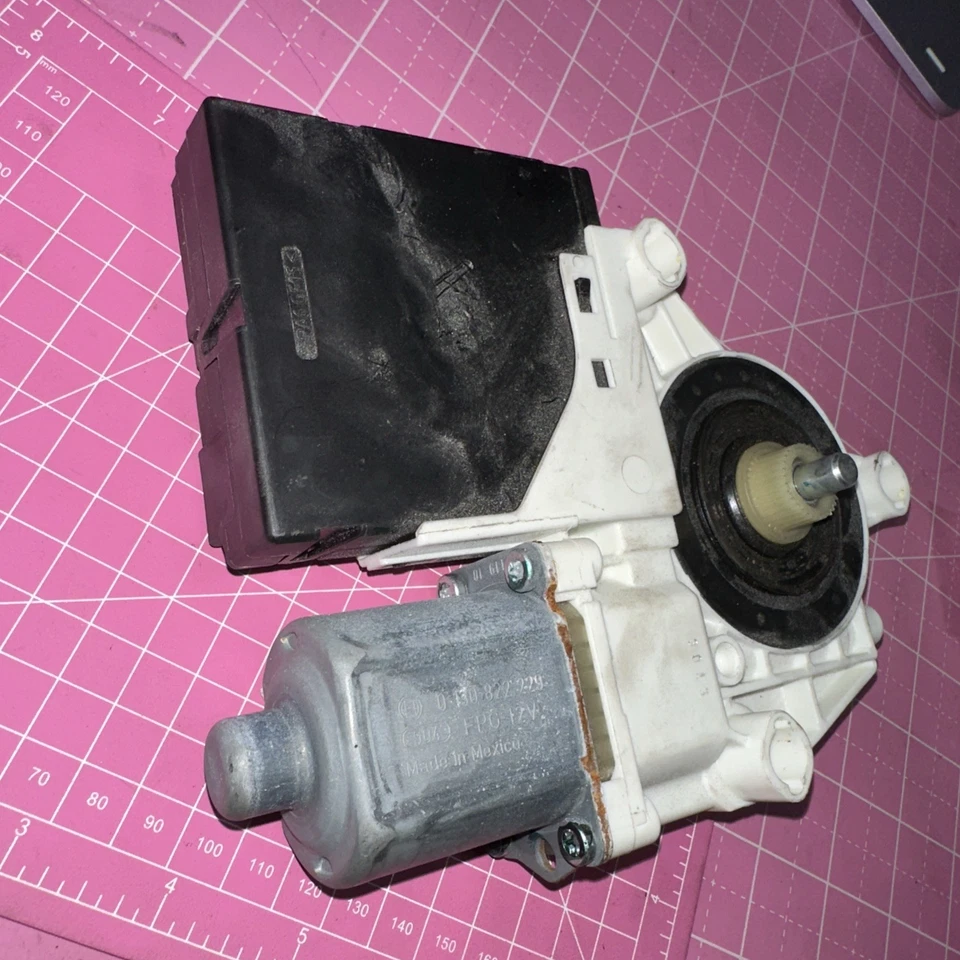 Volkswagen Jetta Sportwagen 2010-2014 puerta delantera derecha ventana motor fabricante original Foto 4 de 4