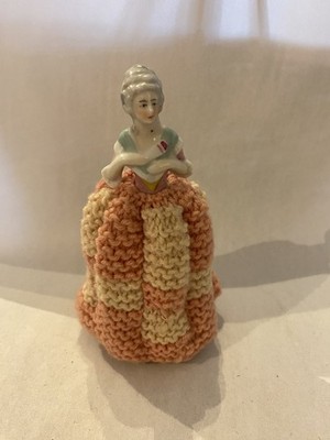 ANTIKES VINTAGE PORZELLAN NADELKISSEN HALF DOLL LADY 12 cm HOCH, GUTER ZUSTAND,