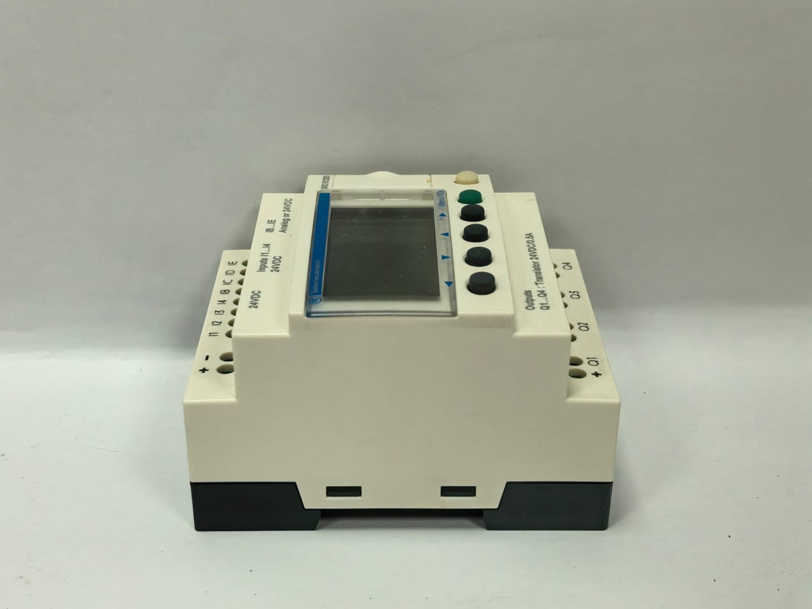 Telemecanique SR2 B122BD TELEMECANIQUE SR2 B122BD SMART RELAY SR2 WITH CLOCK 6