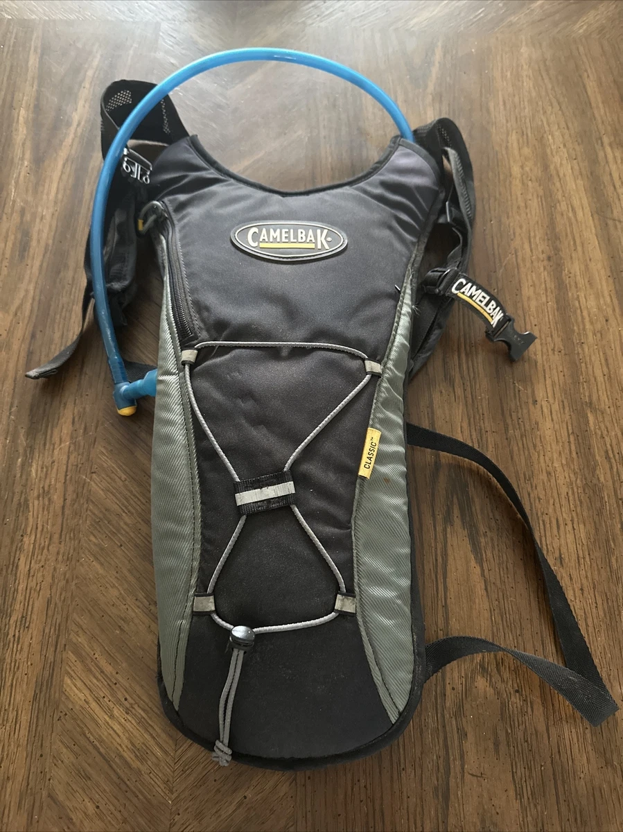 Camelback Classic Hydroback Hydration Hiking Backpack 70 oz Capacity Gray  Blk | eBay