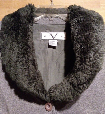 Voice Jacket Womens Medium Gray Crop with Green Faux Fur Collar Button Up