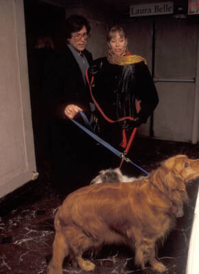 Actress Mary Tyler Moore husband Dr Robert Levine at the 116t- 1992 Old Photo 4