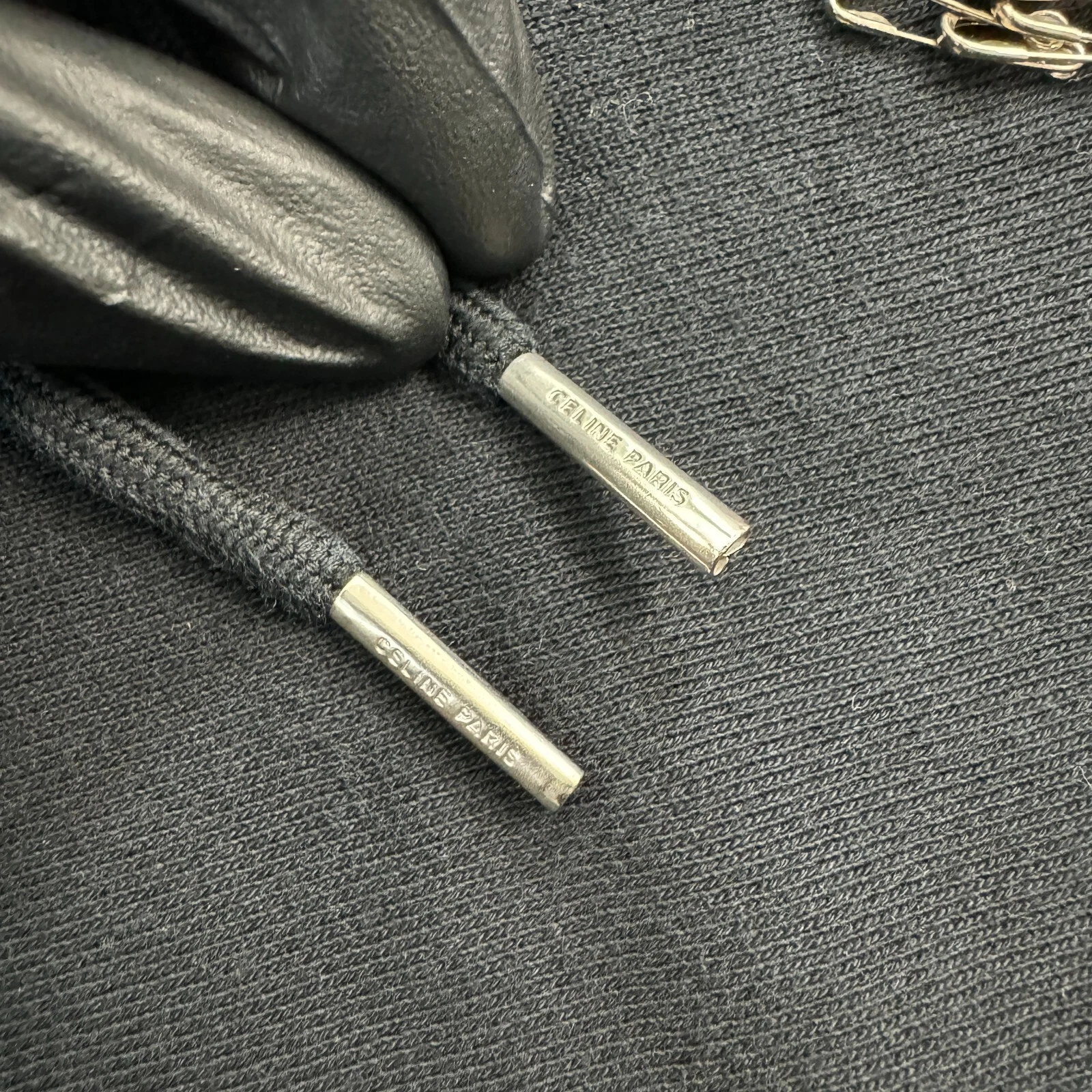 Felpa con cappuccio Celine x Heidi Slimane spilla di sicurezza nera prezzo consigliato £ 1000 ^