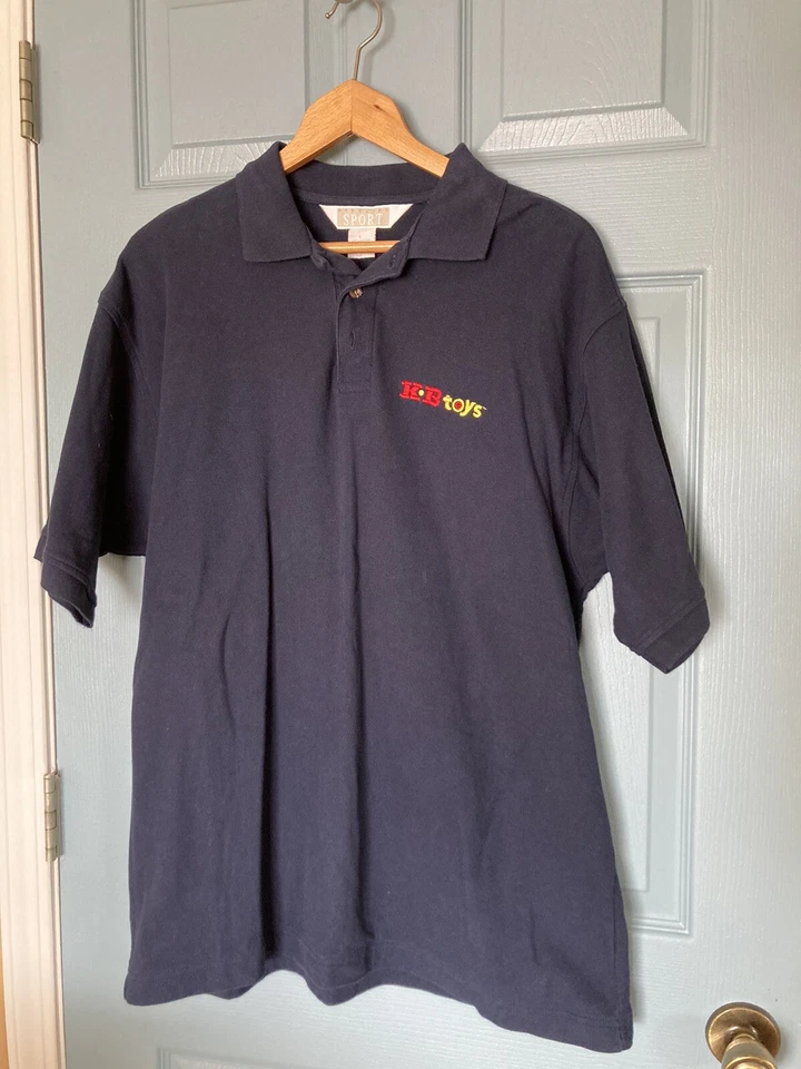Camisa Polo Para Hombres De Colección KB Toys Empleado/Personal Azul Oscuro Bordado Logo Talla L Foto 2 de 4