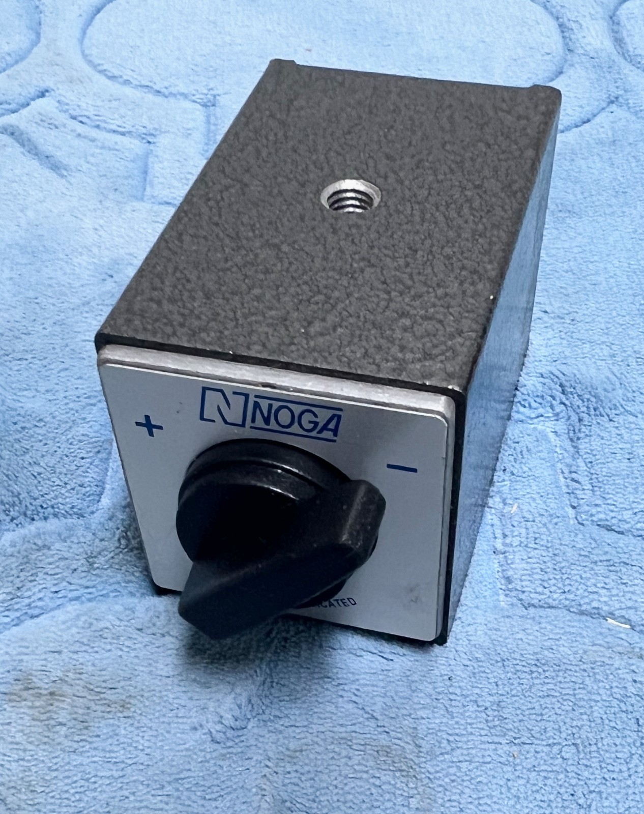 NOGA magnetic base with on/off switch