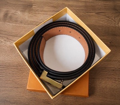 Louis Vuitton LV Initial Belt Monogram Leather for Men  display picture 2