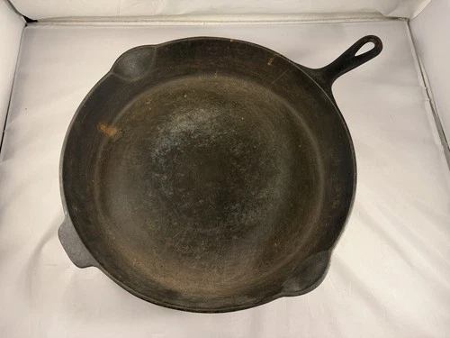 Griswold No.12 Cast Iron Skillet Erie Small Logo Crack Near Handle