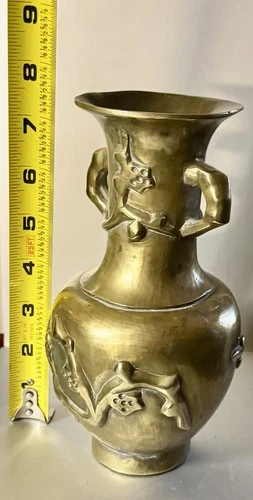 Vintage Chinese brass vase Circa Late 19th To Early 20th Century 7.5” Tall
