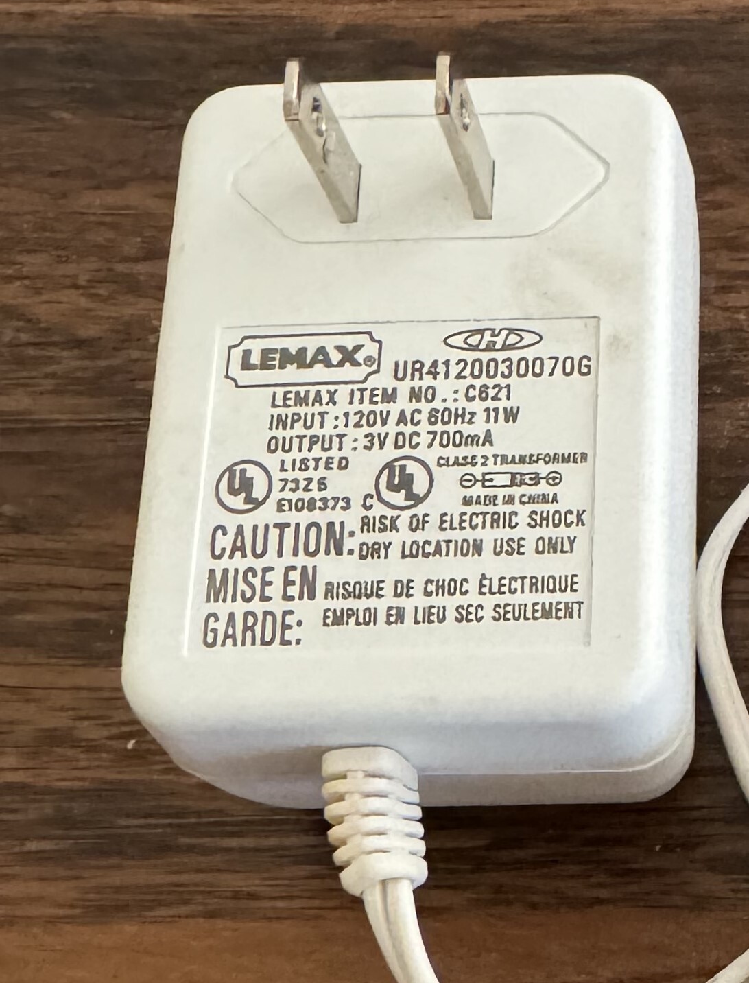 LEMAX AC / DC 120V / 3V 700mA Single White Plug Power Adapter C621