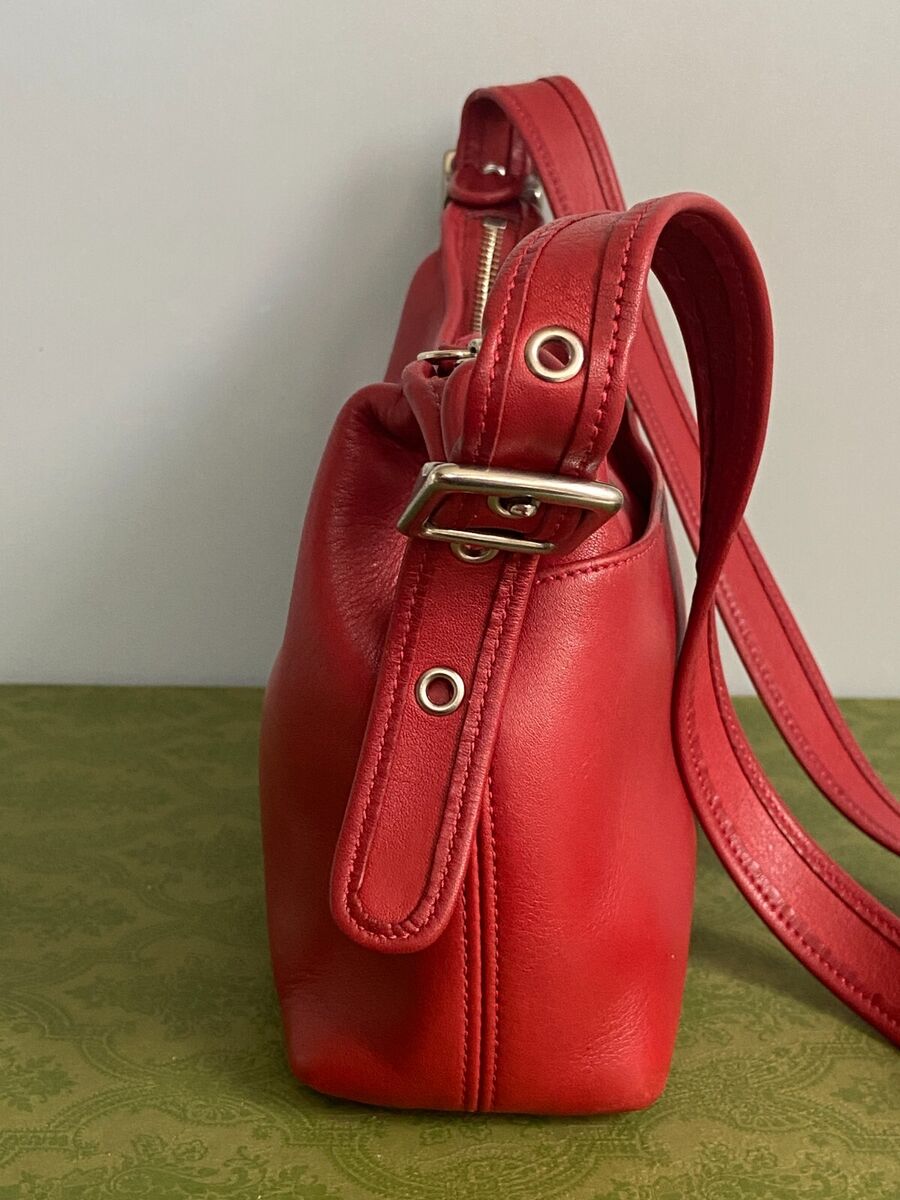 COACH VTG #9136 Legacy Small Leather Pocket Zip Hobo COACH VTG #9136 Legacy Small Leather Pocket Zip Hobo