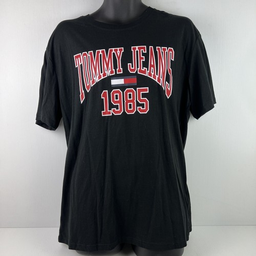 Tommy Jeans College Spellout Graphic T-Shirt Mens XL Black/Red BNWT 57/75