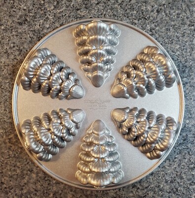 NEW Nordic Ware Evergreen Tree Cakelet Pan cast aluminum nonstick Christmas
