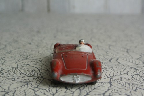 Dinky Toys Maserati w Driver Red #22A France Meccano Original 1958 - Picture 6 of 12