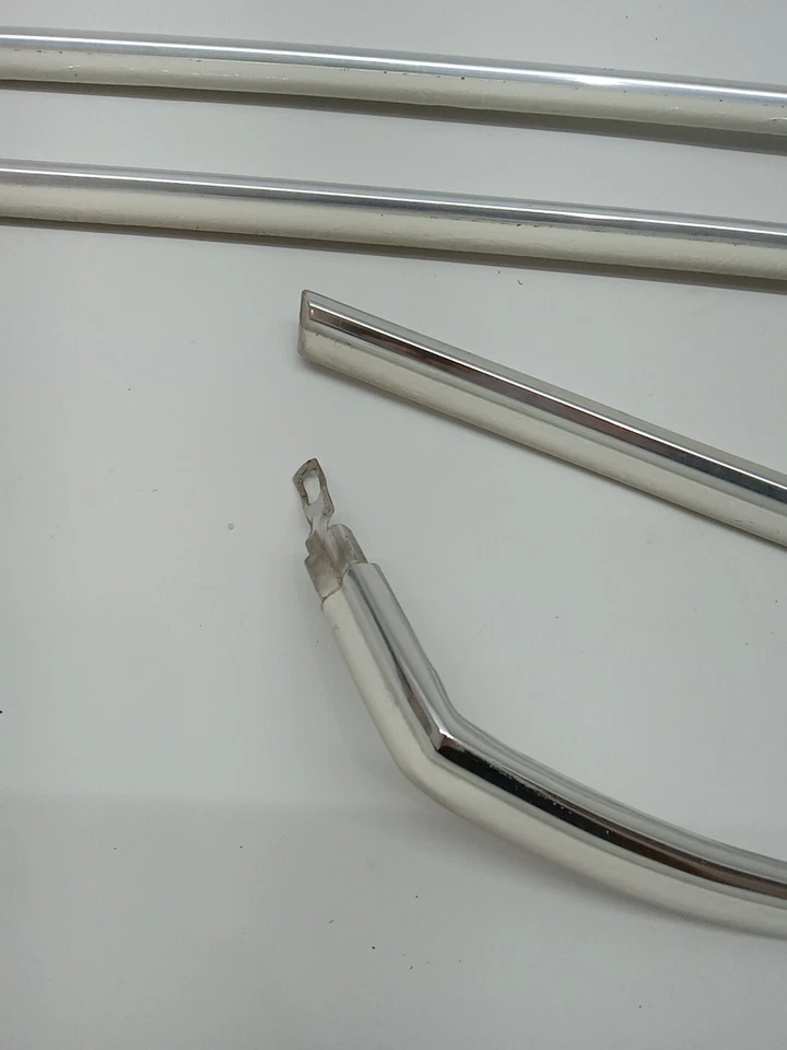 1977-1984 OEM Cadillac Deville седан заднее нижнее окно хромированная отделка молдинг  - Изображение 2 из 4