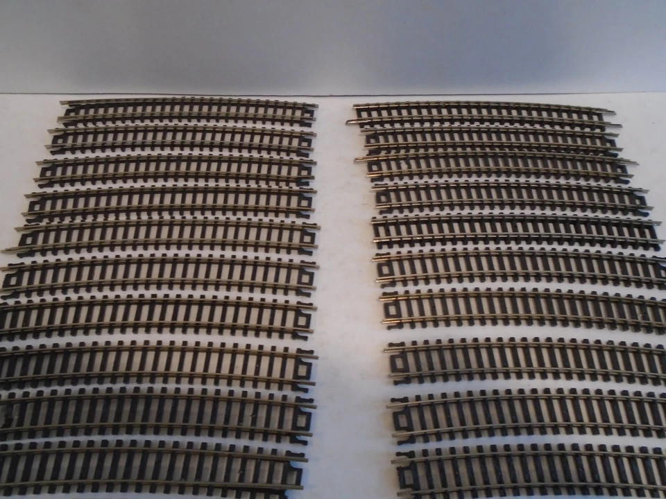 29 SECTIONS Atlas 2526 N Scale Curve 19" Radius Code80 Nickel Silver Snap Track - Image 2 of 3