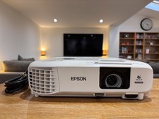 Epson EB-U05 3,400 Lumens Home Cinema Projector HDMI VGA Portable Used Full HD