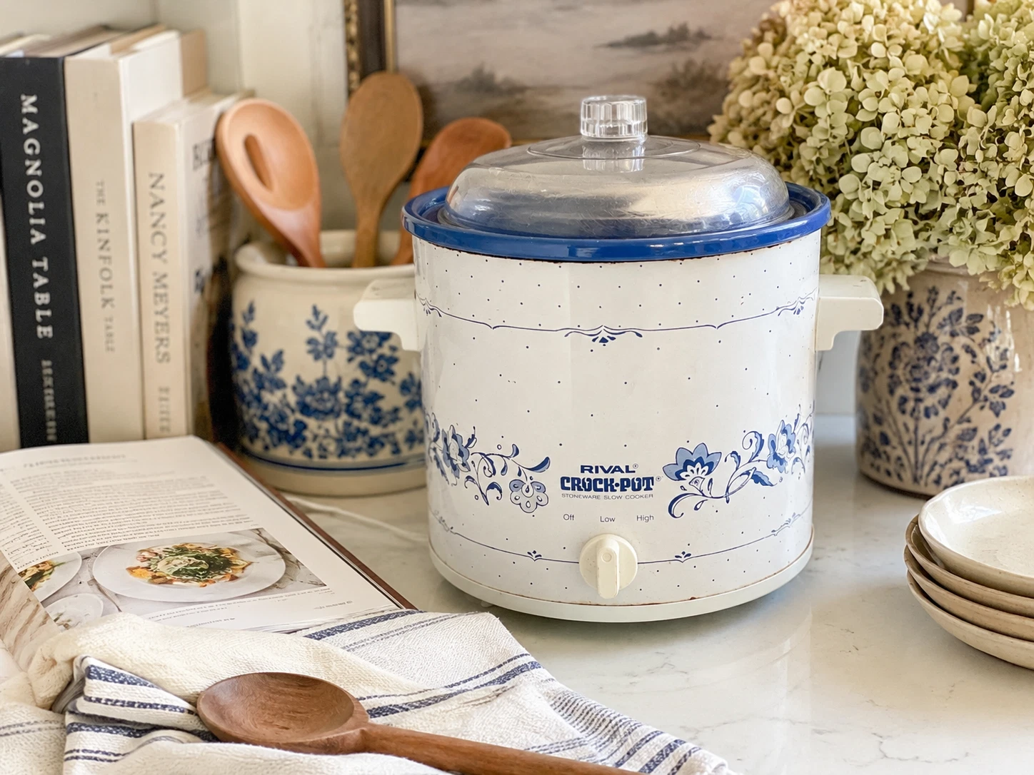 Vintage Rival Crock Pot 3100/2 3.5 Qt Blue Floral Delft Slow Cooker 80s