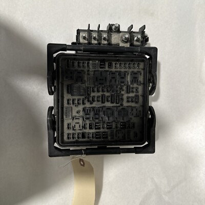 2016- 2018 CADILLAC CT6 ENGINE COMPARTMENT FUSE RELAY JUNCTION BLOCK BOX OEM