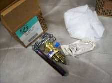 b) Carrier TXV Thermostatic Expansion Valve EA 09KB 571
