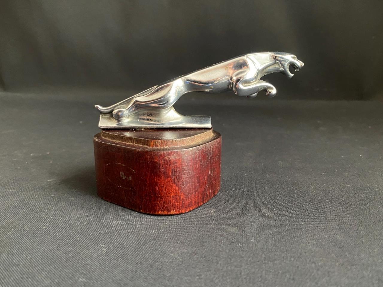 JAGUAR LEAPING CAT VINTAGE MASCOT HOOD ORNAMENT CAR BADGE EMBLEM