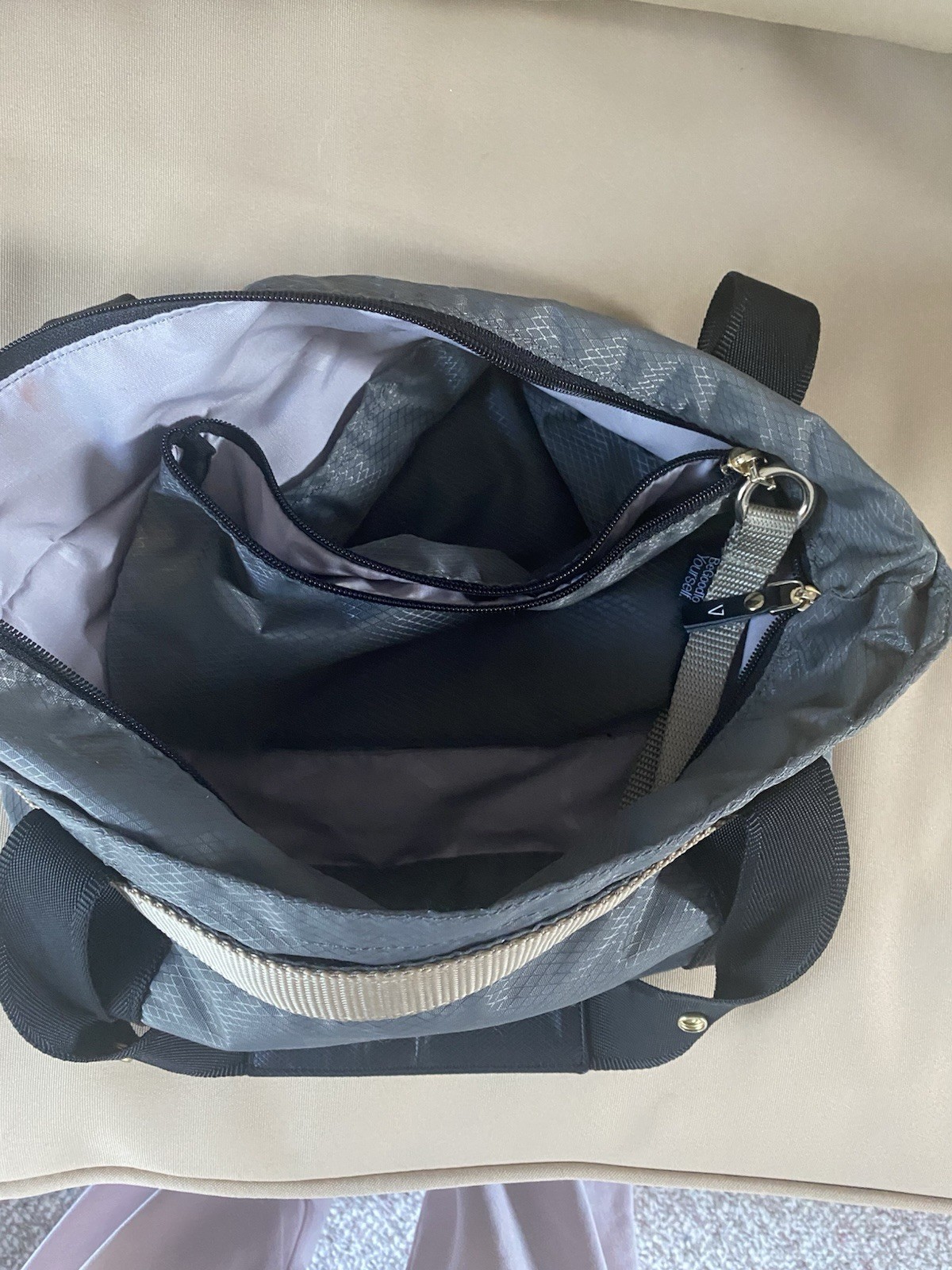 An Extremely Unique And Versatile Pocketbook That… - image 6