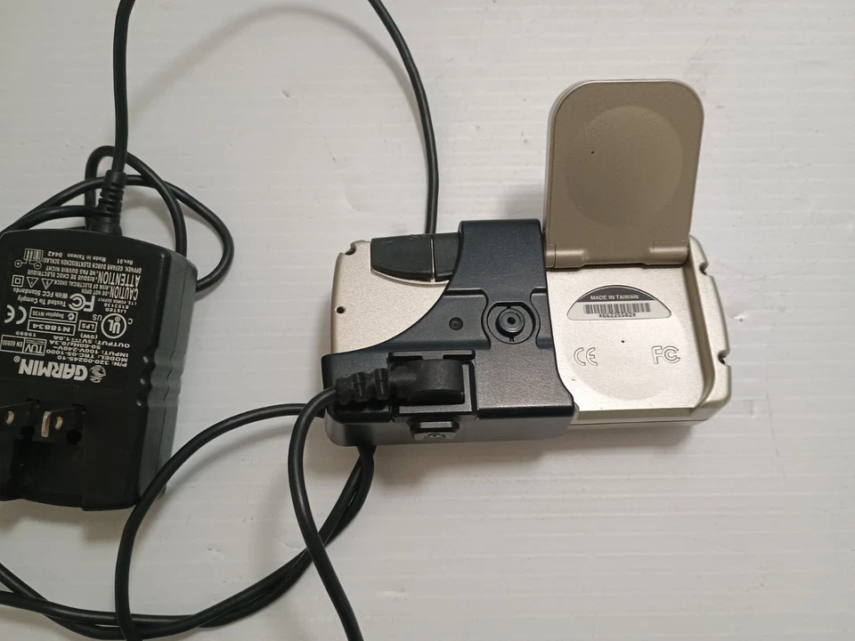 GARMIN QUEST GPS POCKET SIZE HANDHELD BUNDLE - Image 2 of 4