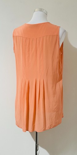 Blue Illusion Size S Top Coral 100% Silk Buttons Pleats Sleeveless A+ Condition - Picture 3 of 5