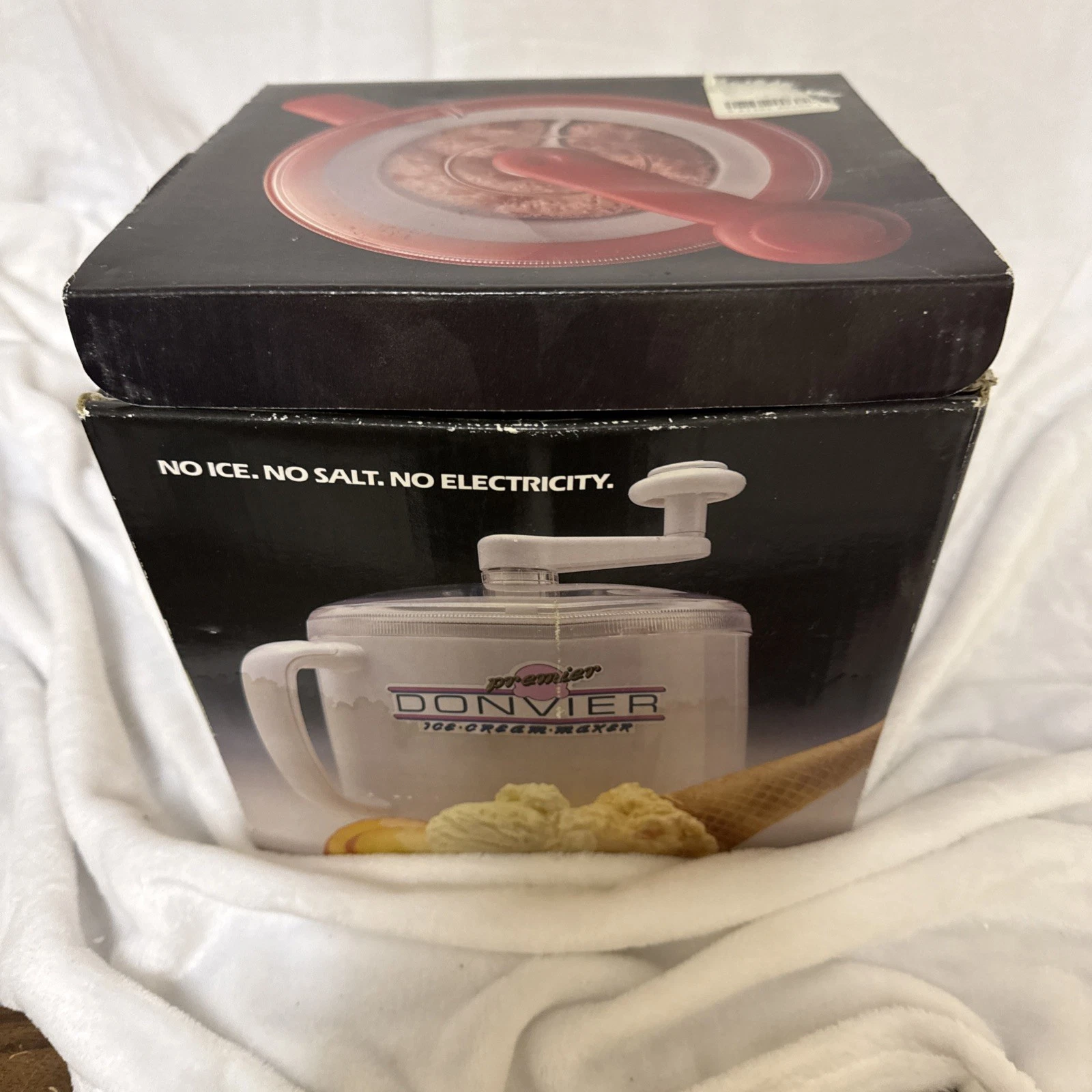 Vintage New Donvier Quart Size Premier Ice Cream Maker Color White W/Box Book