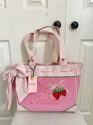 ⭐︎！！Juicy Couture ストロベリー刺繍 ハンドバッグ Juicy Couture Pink Strawberry Embroidered Tote Bag with Bow, Coin