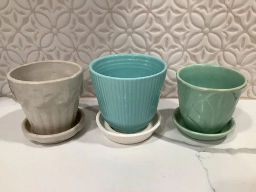 VINTAGE LOT OF THREE SHAWNEE & EARLY UNMARKED FLOWER POTS W/SAUCERS