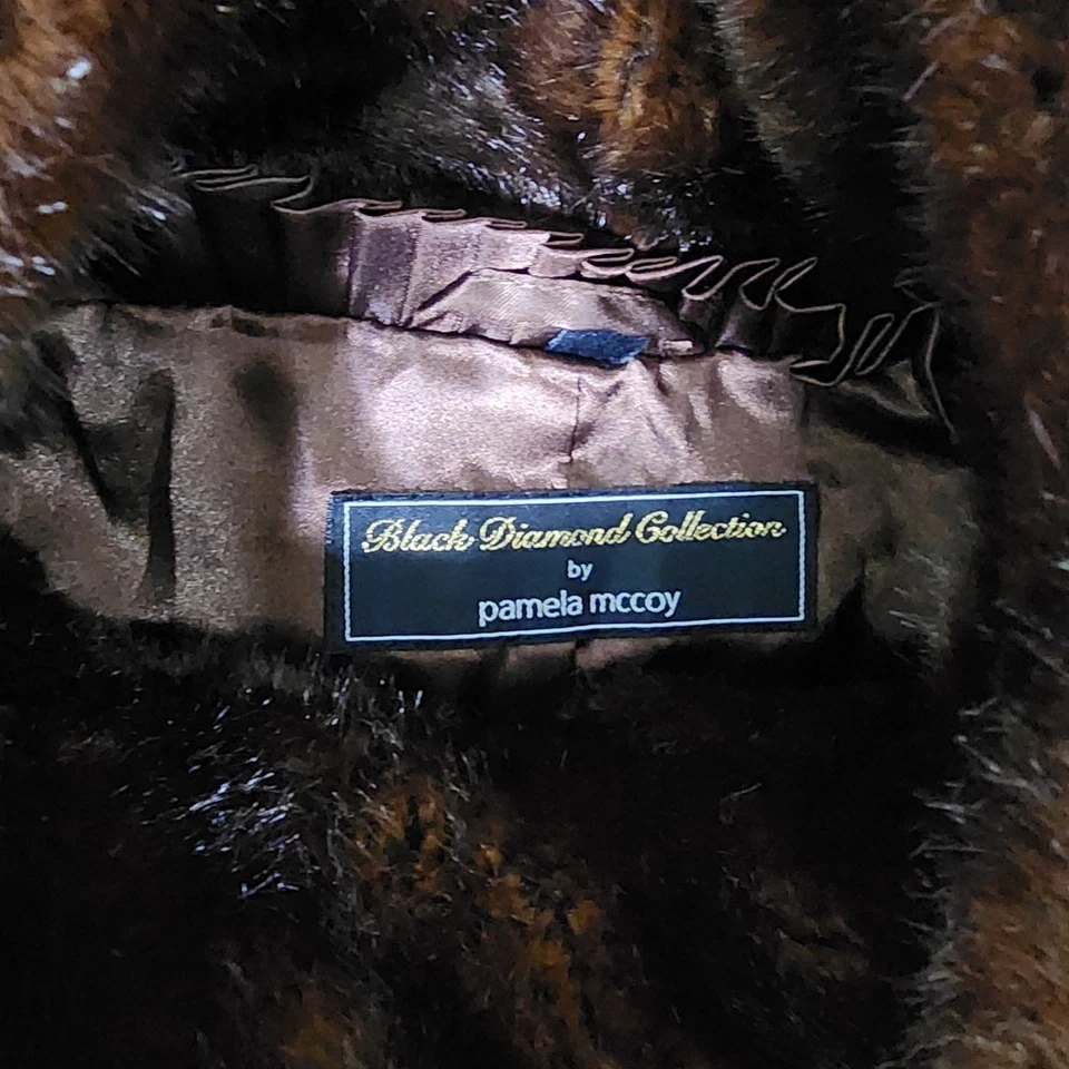 Poncho de piel sintética Pamela McCoy XL marrón gótico bruja mafia esposa colección de diamantes Foto 3 de 4