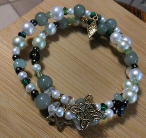 Handmade 14.5in Wrap Bracelet-Glass, Plastic, Stone-3 Goldtone Charms-Green.