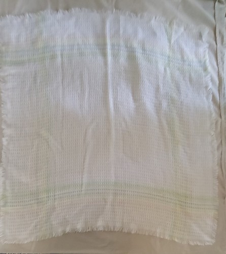Coperta bambino vintage Churchill Weavers tessuto a mano acrilico bianco con frange pastelli - Foto 2 di 11