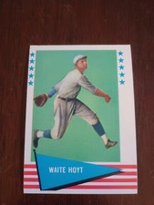 1961 Fleer #44 Waite Hoyt (EXMT+)
