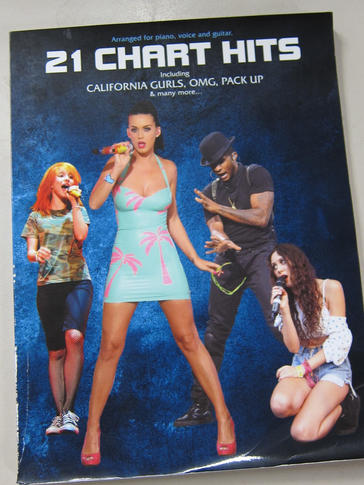 21 Chart Hits - Piano, voice, guitar - Music Book