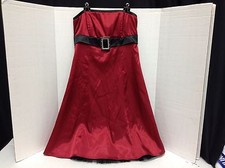 Ladies Juniors size 1/2 short Red Holiday Cocktail evening strapless Party dress