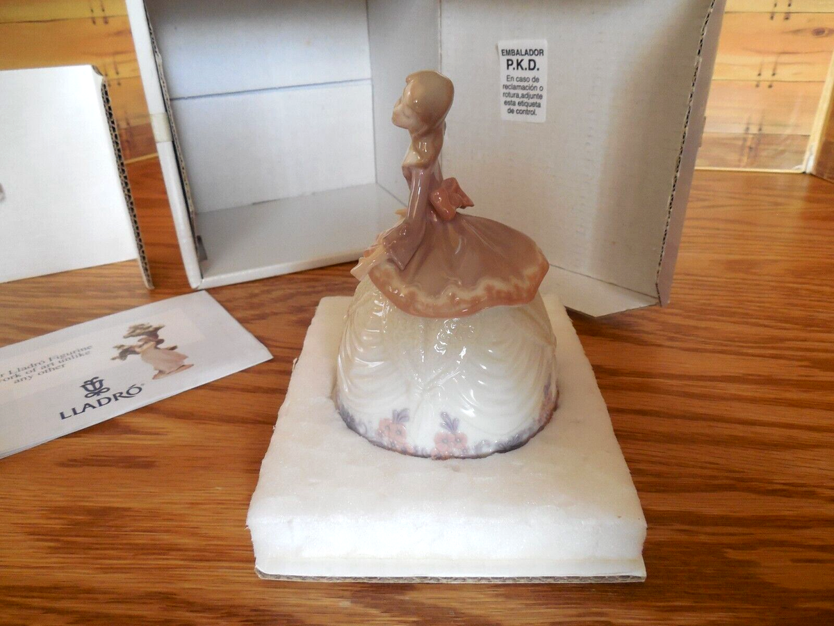 NEW Retired 1990 Lladro 