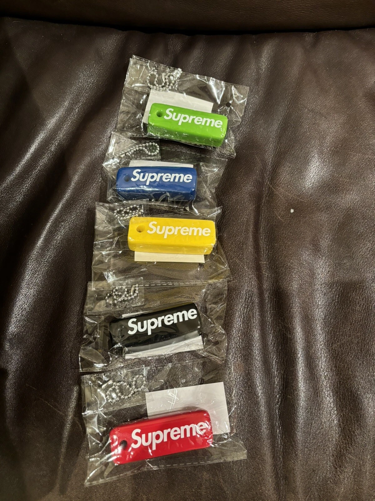 Porte clés flottant Supreme FW23 ensemble complet