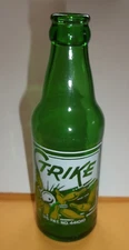 ENDICOTT NY GREEN STRIKE SODA BOTTLE AA BEVERAGE Co A Lithiated Lemon Soda 1940s