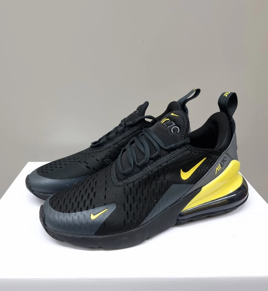 NIKE AIR MAX 270