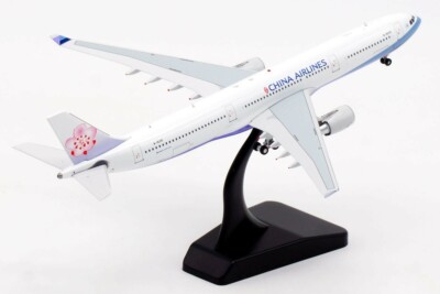 AIRBUS A330-302 CHINA AIRLINES REG: B-18351 W/STD - AVIATION 400