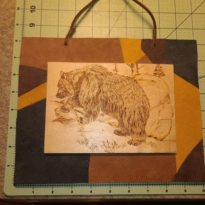 Vintage Beautifly Carrved Black Bear, No Author Or Artist Name