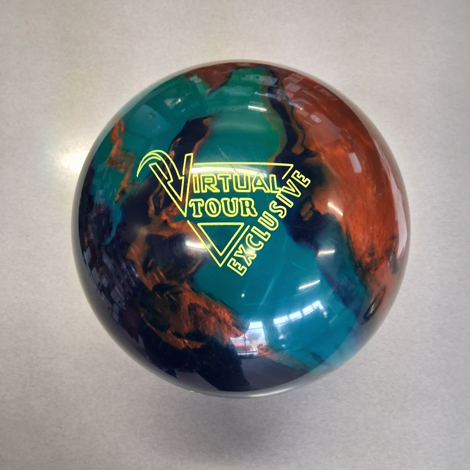 STORM VIRTUAL TOUR EXCLUSIVE  bowling ball 15 LB 1ST QUALITY
