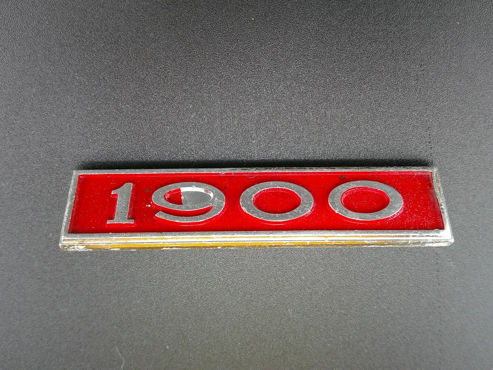 Emblema vintage Opel 1900 Fender emblema vermelho cromado 8 956 420 década de 1970 GM original - Imagem 4 de 4