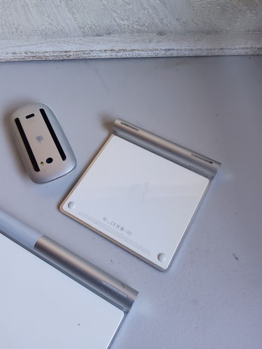 apple keyboard ,mouse wireless lot of 3