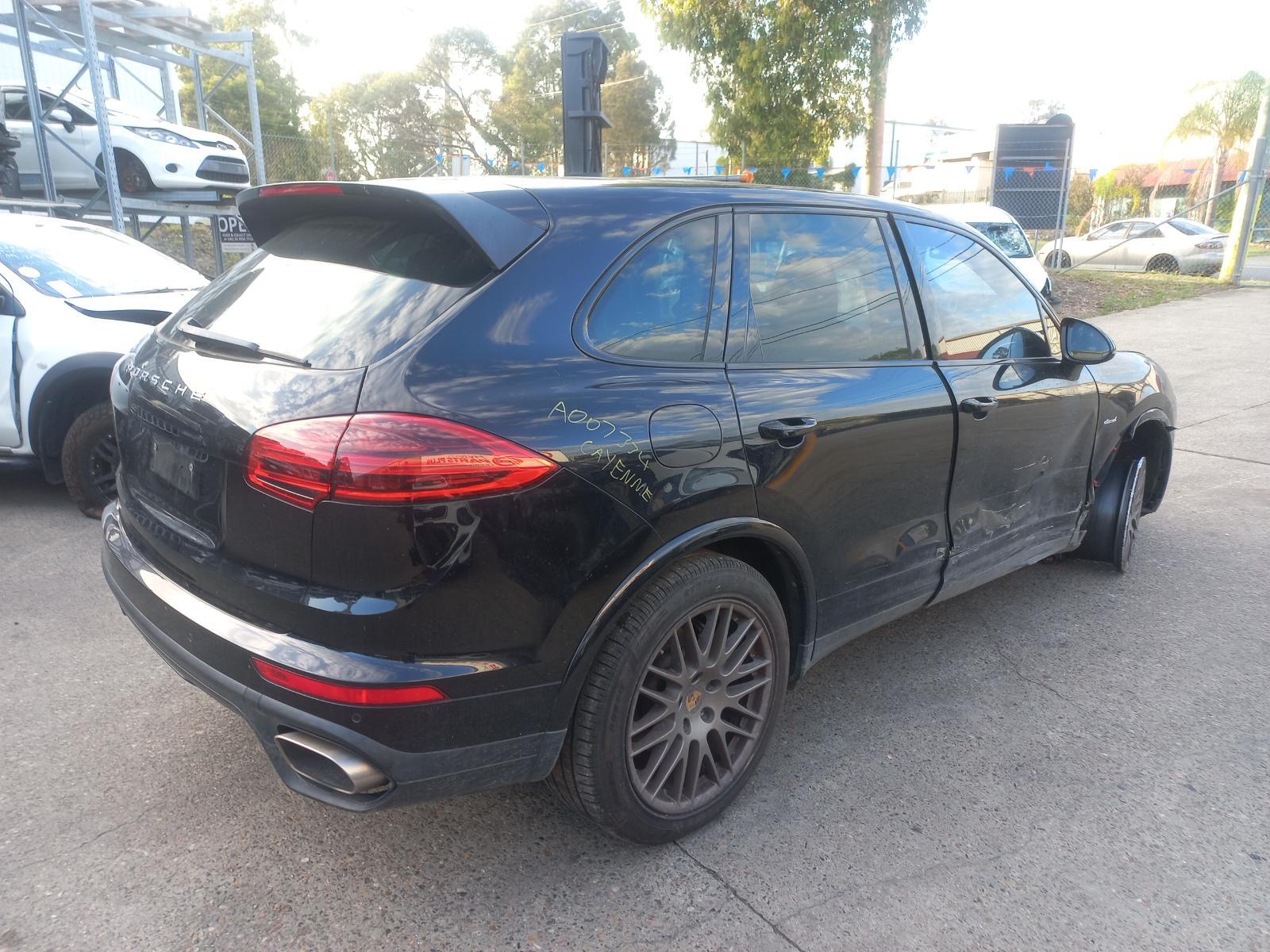 PORSCHE CAYENNE LEFT HEADLAMP BIXENON TYPE, ADAPTIVE TYPE, W