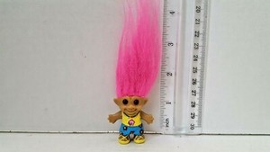 trolls with diamond belly buttons