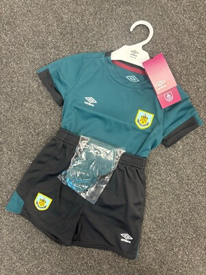 Umbro Kleinkind Burnley drittes komplettes Fußballset/19-20/grün schwarz/UVP 35 £
